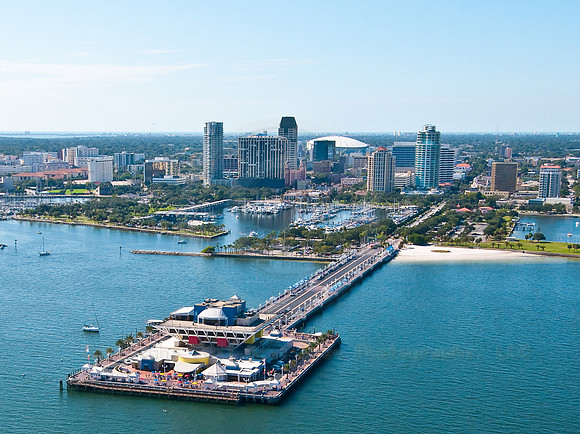 St Petersburg Pier-1004